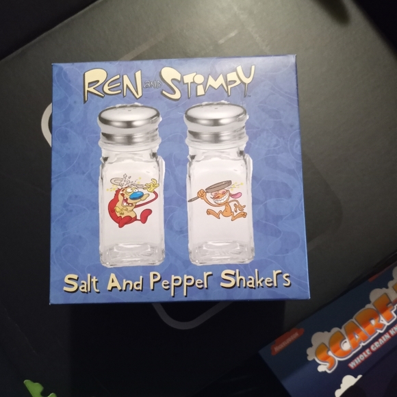 Ren and Stimpy Nickelodeon salt pepper shakers. Th - Picture 1 of 4
